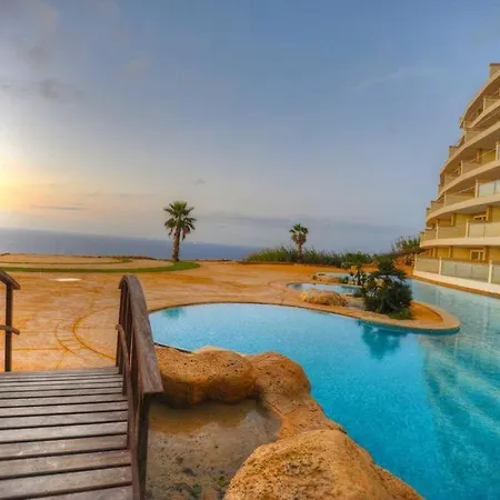 New With Sunset Views And Pool Appartement
